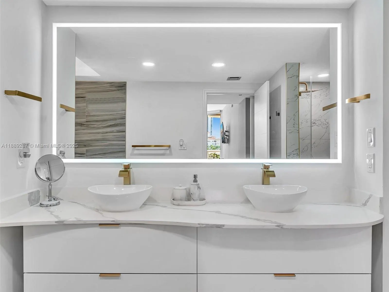 20191 E Country Club Dr, #511
