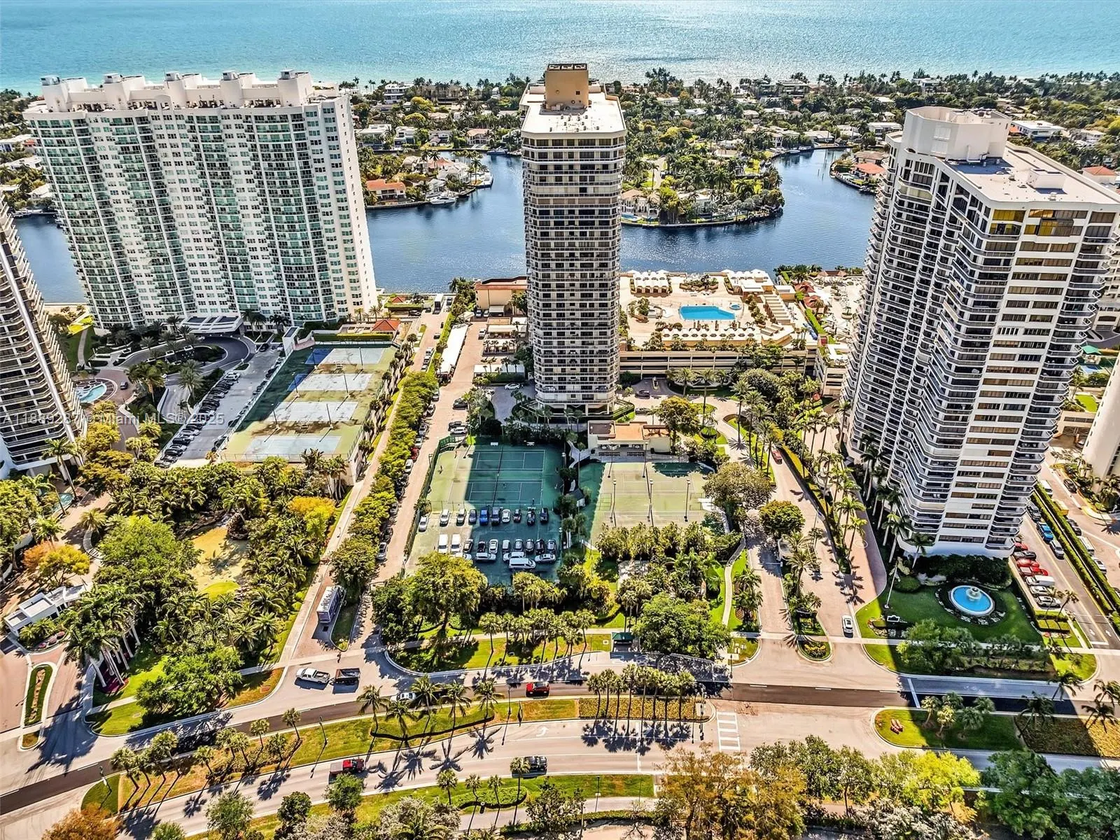 20191 E Country Club Dr, #511