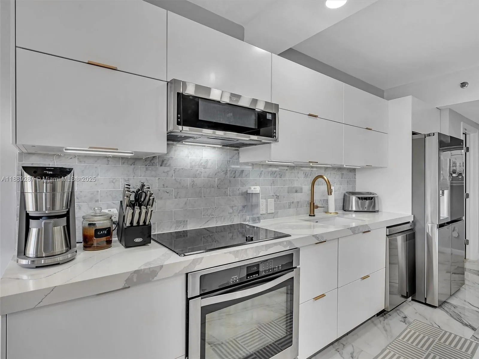 20191 E Country Club Dr, #511