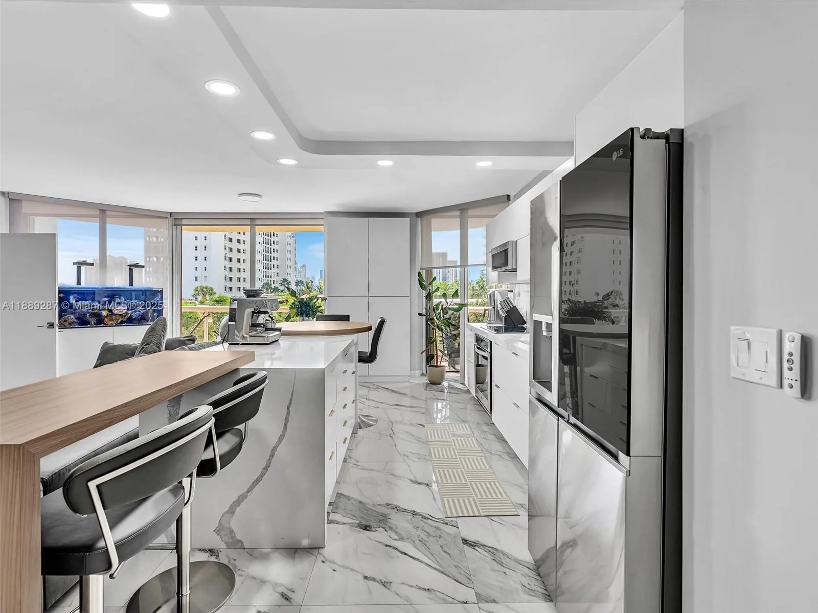 20191 E Country Club Dr, #511