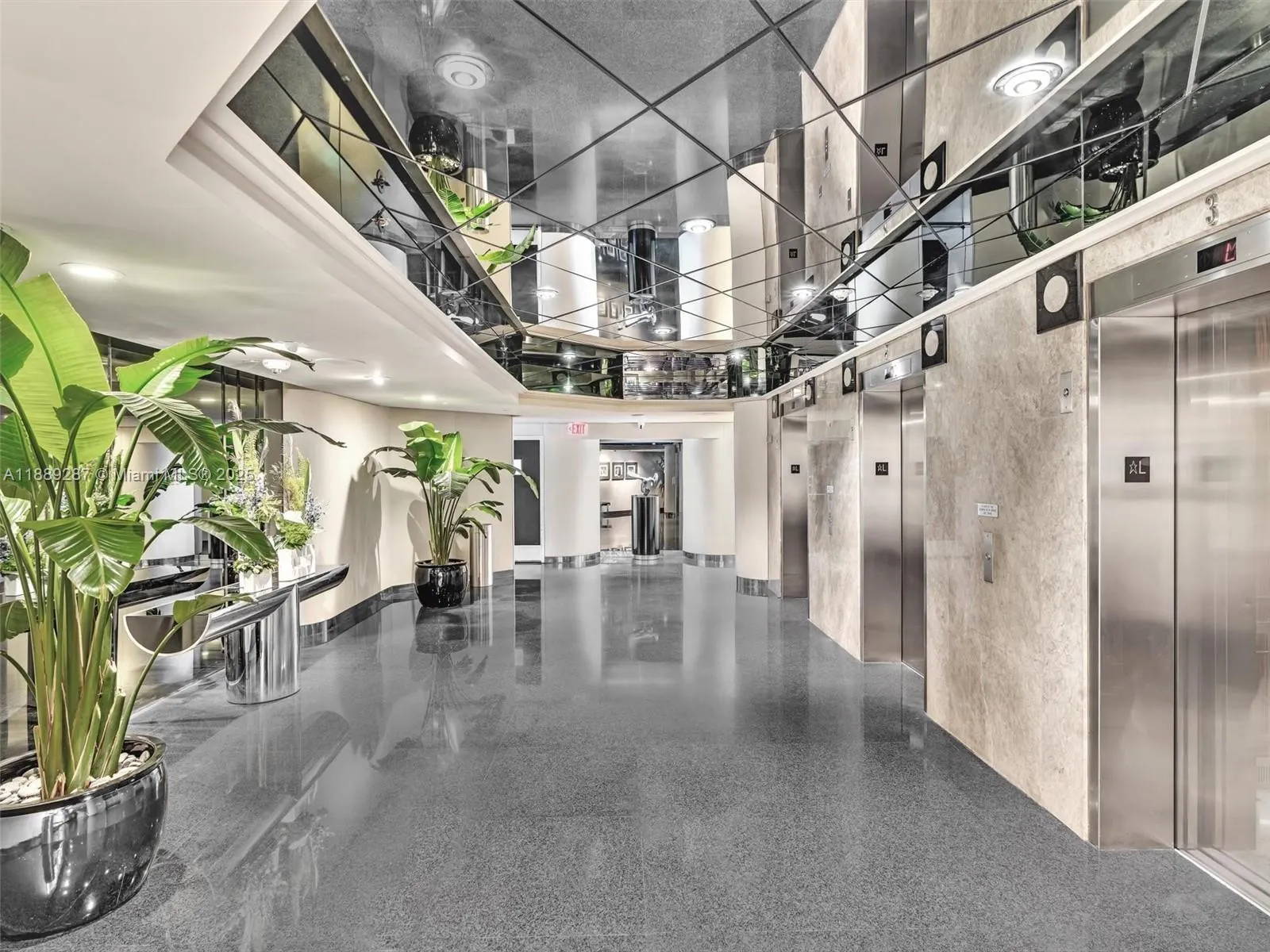 20191 E Country Club Dr, #511
