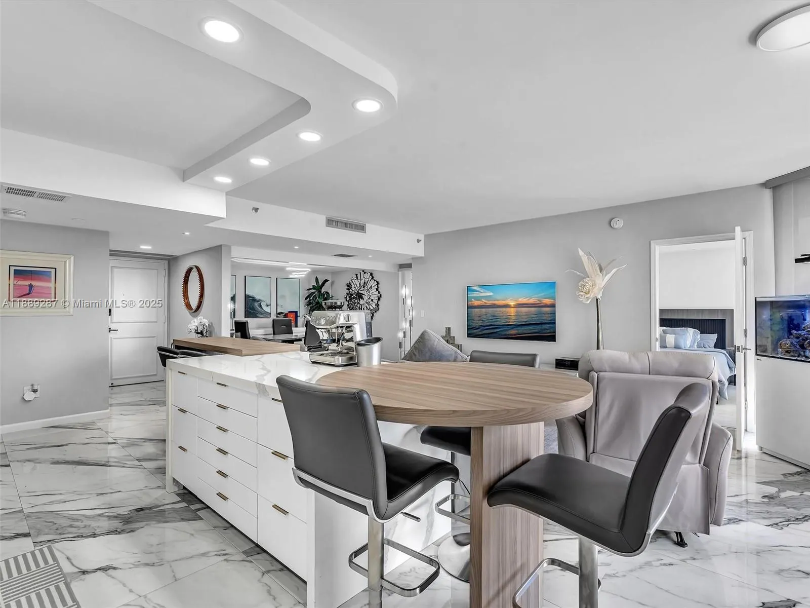 20191 E Country Club Dr, #511