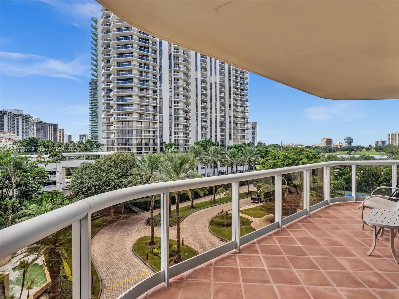 20191 E Country Club Dr, #511