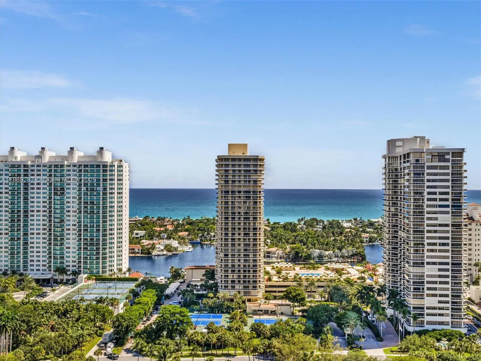 20191 E Country Club Dr, #511
