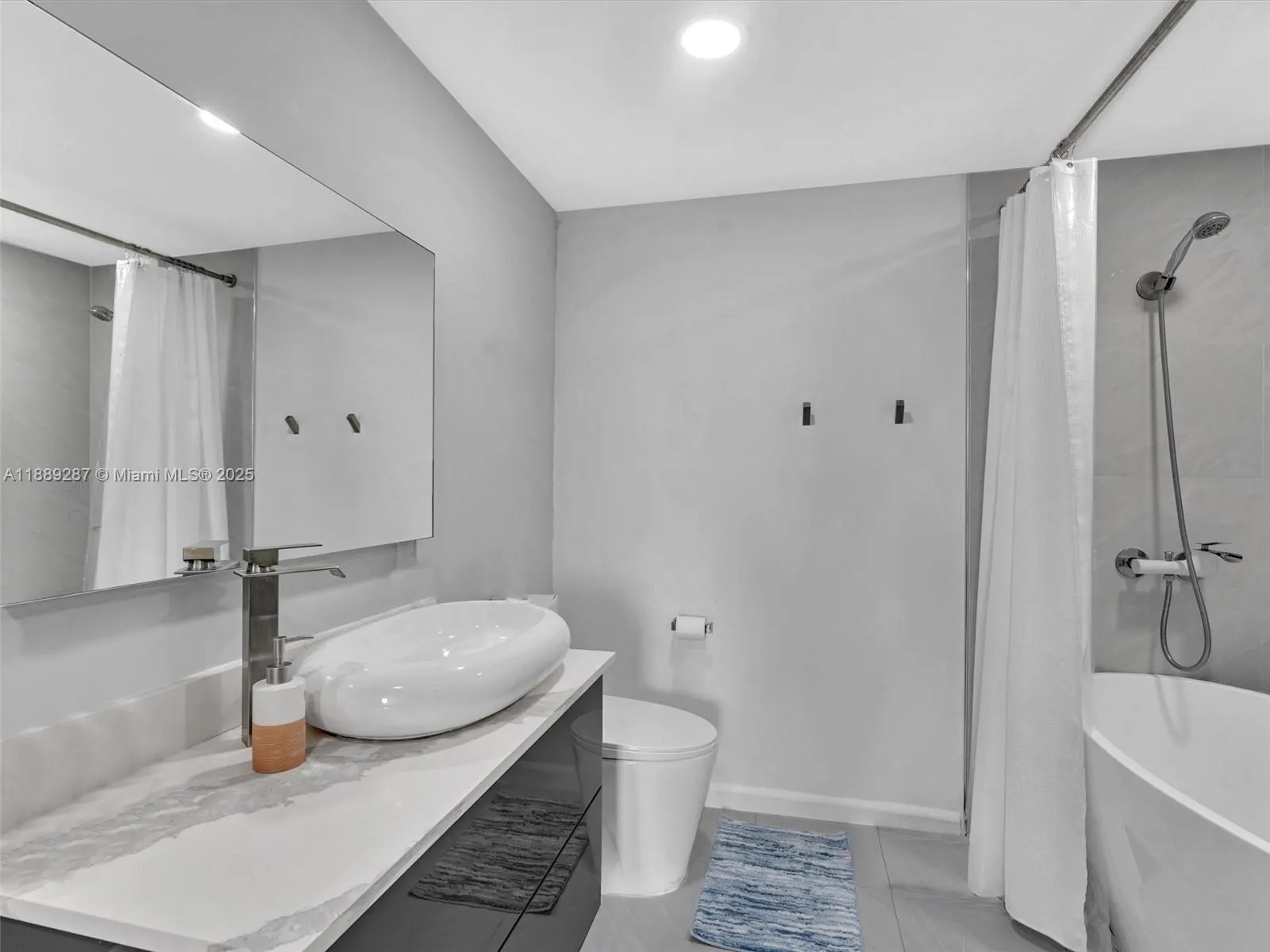20191 E Country Club Dr, #511