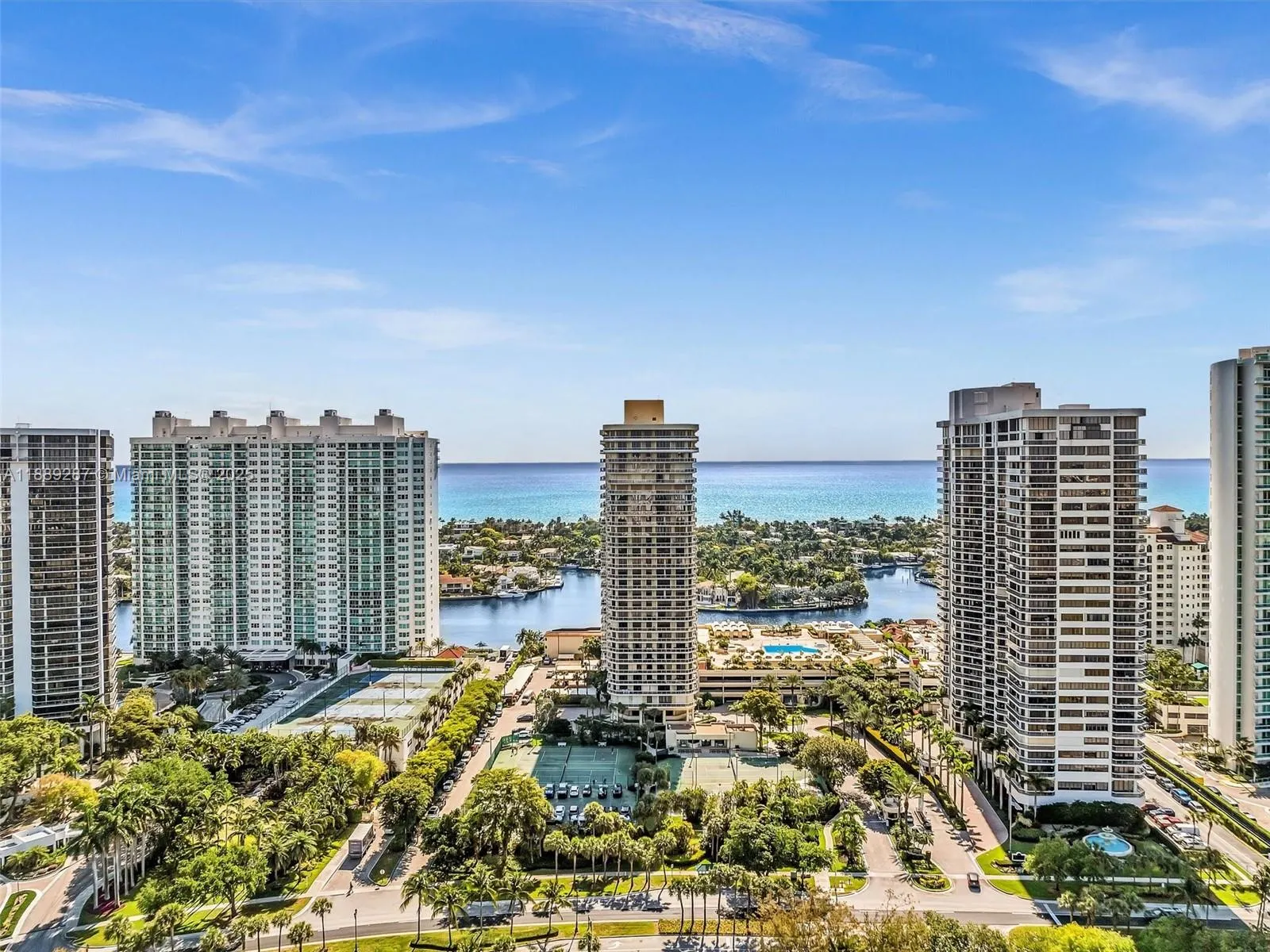 20191 E Country Club Dr, #511