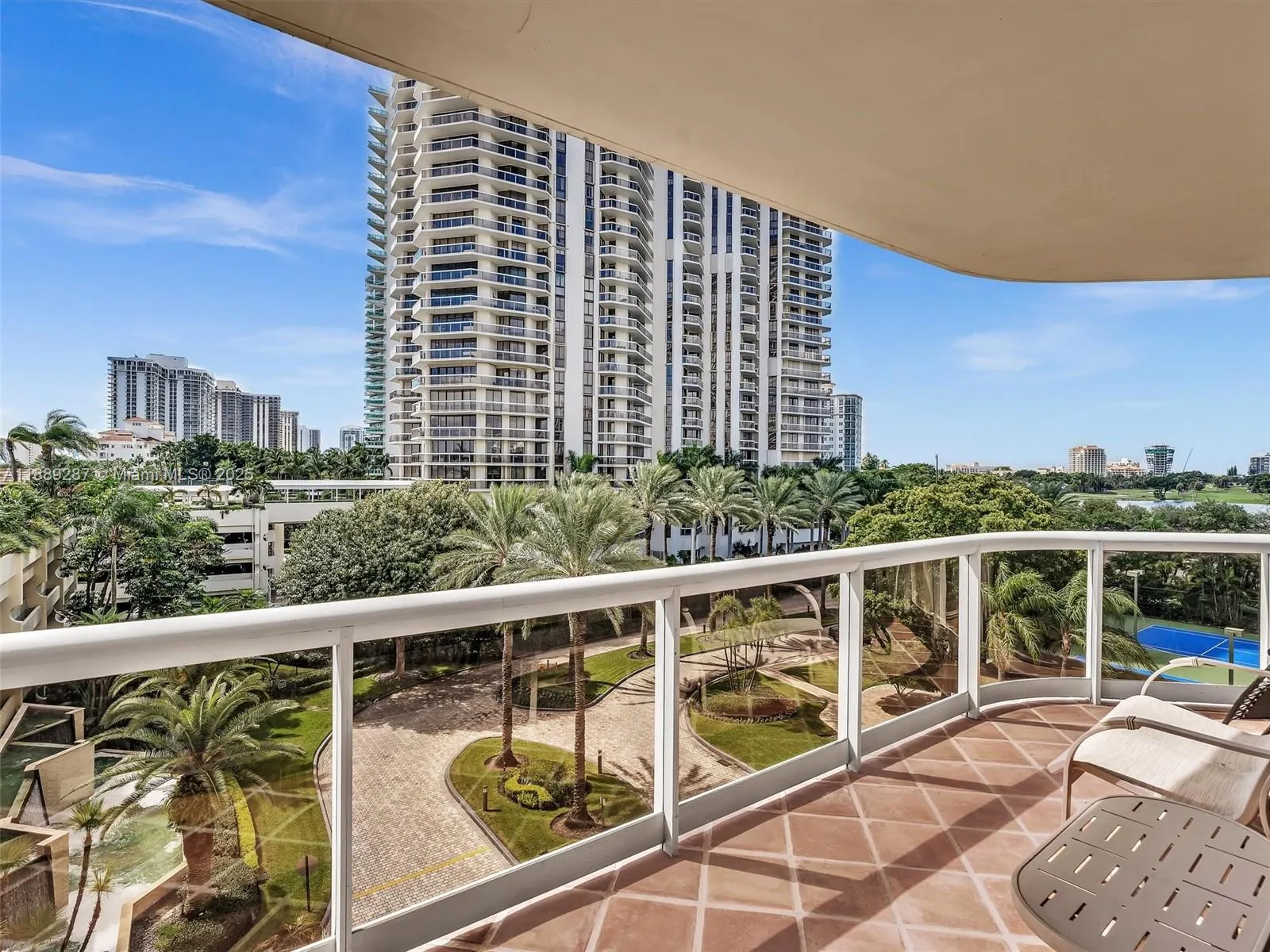 20191 E Country Club Dr, #511