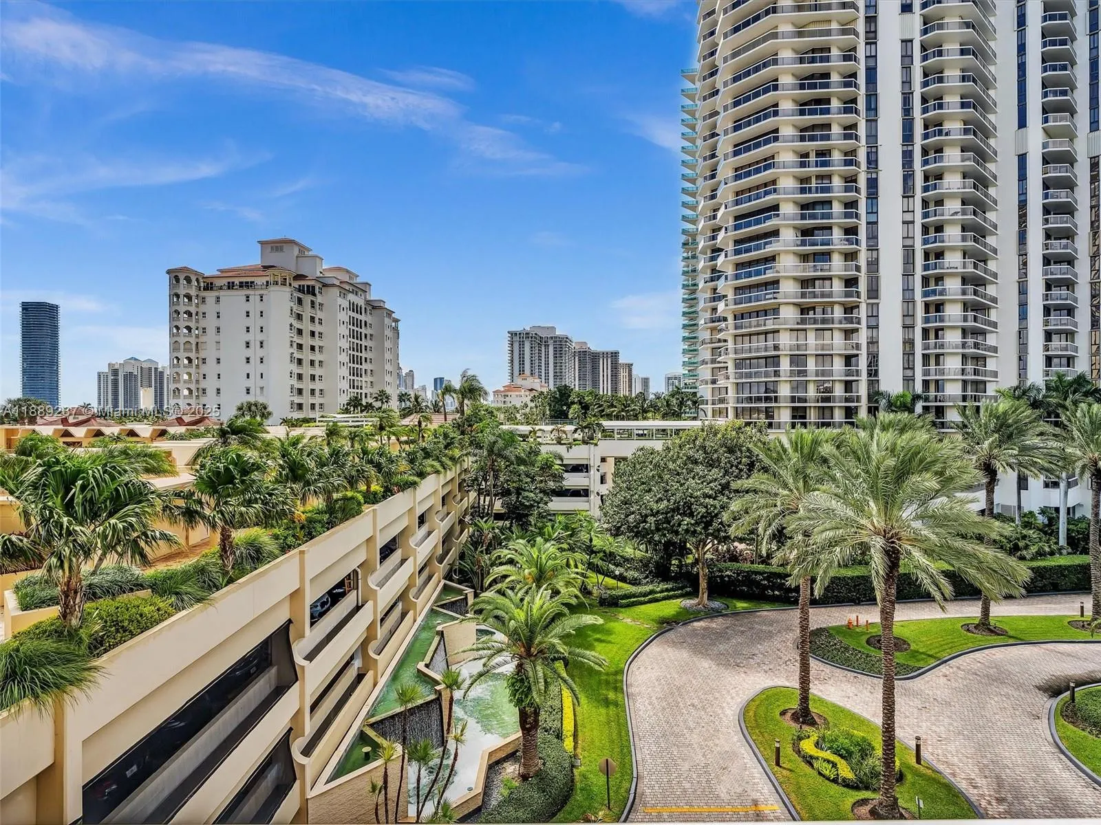 20191 E Country Club Dr, #511