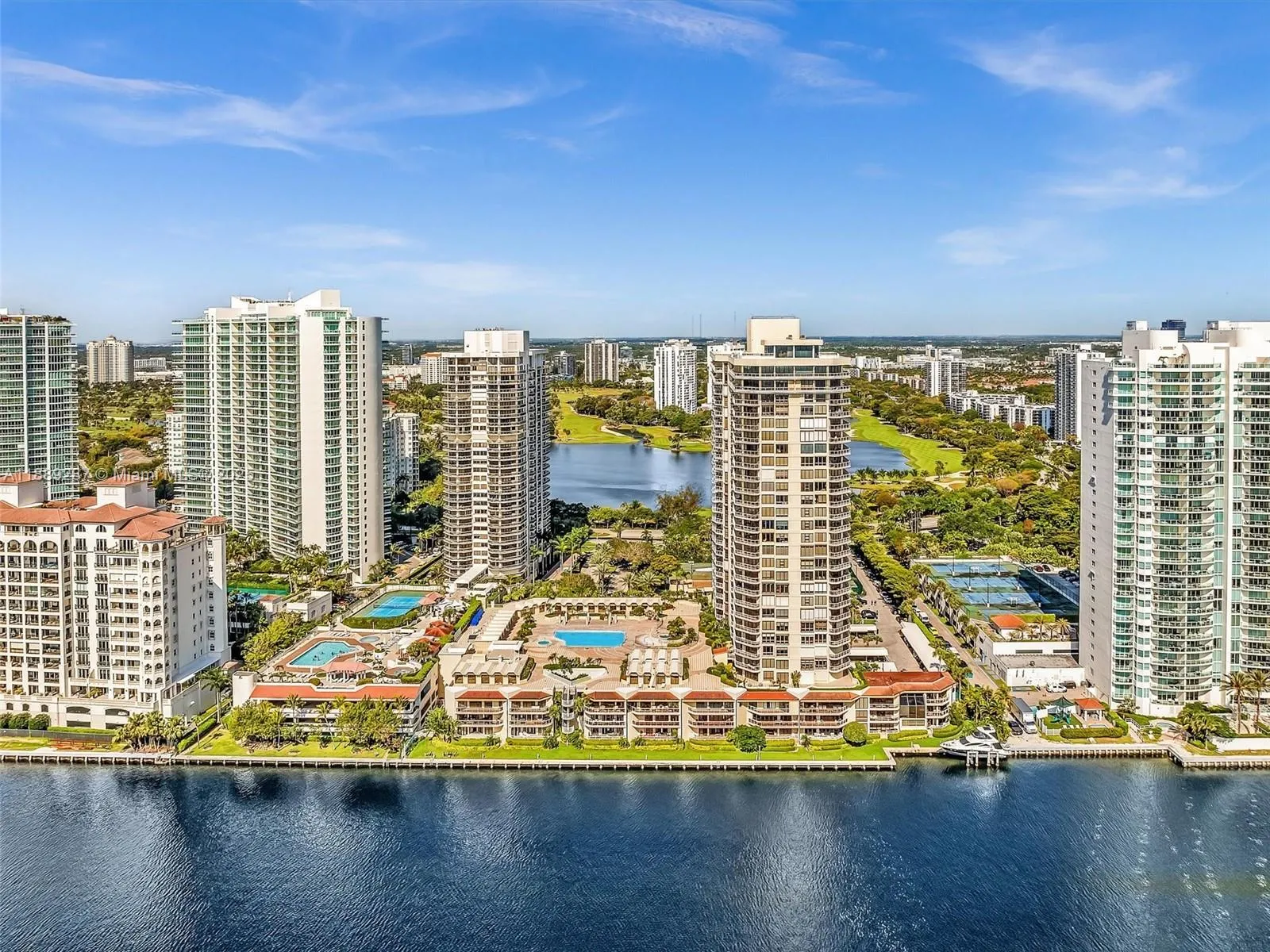 20191 E Country Club Dr, #511