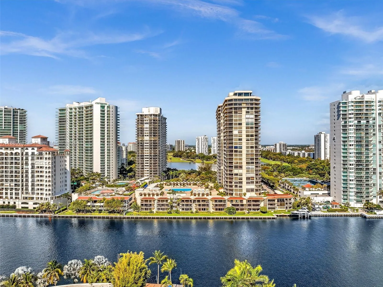20191 E Country Club Dr, #511