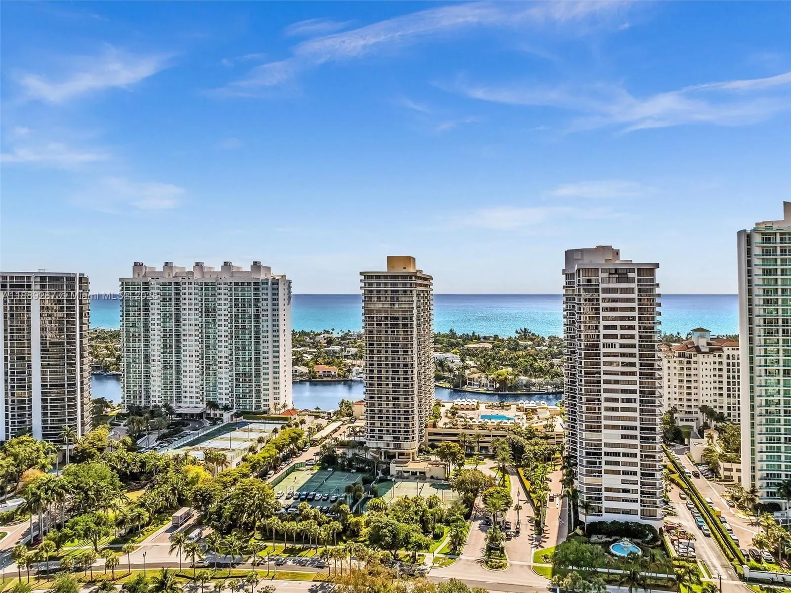 20191 E Country Club Dr, #511