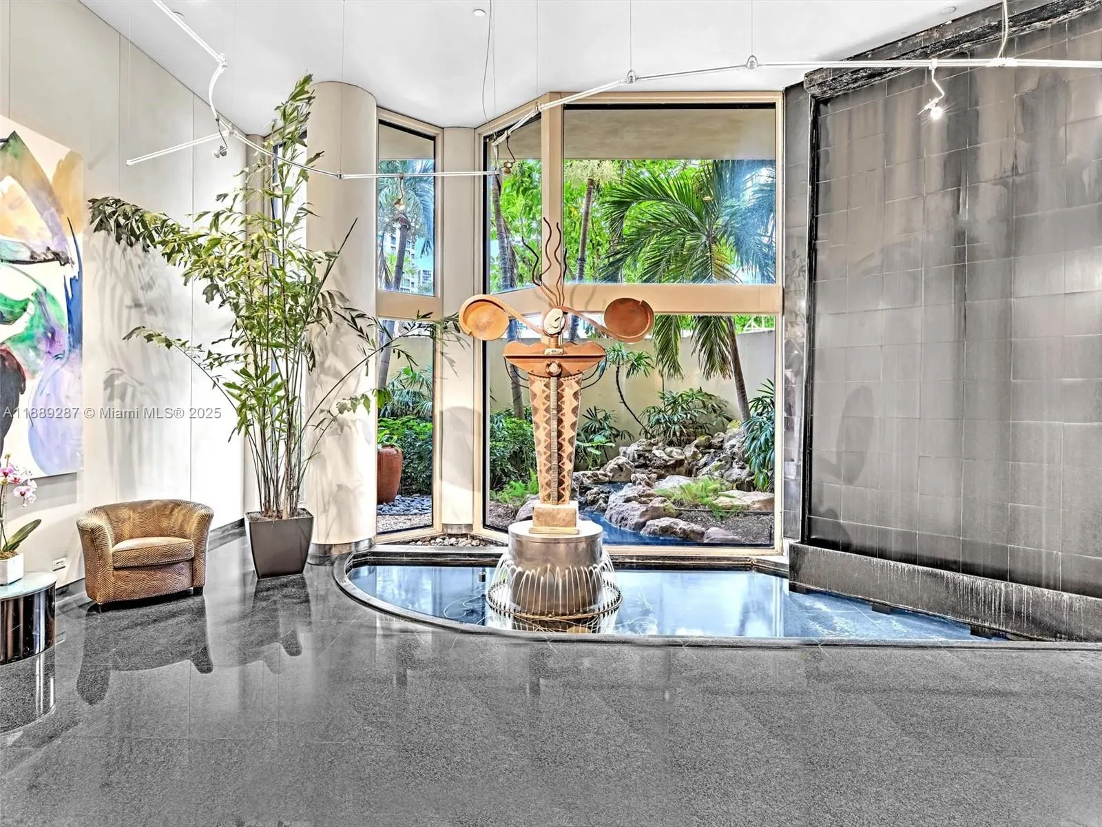 20191 E Country Club Dr, #511