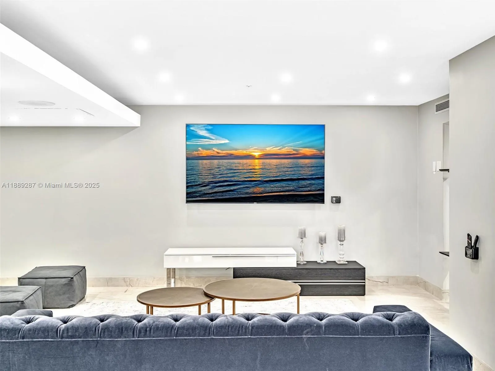 20191 E Country Club Dr, #511
