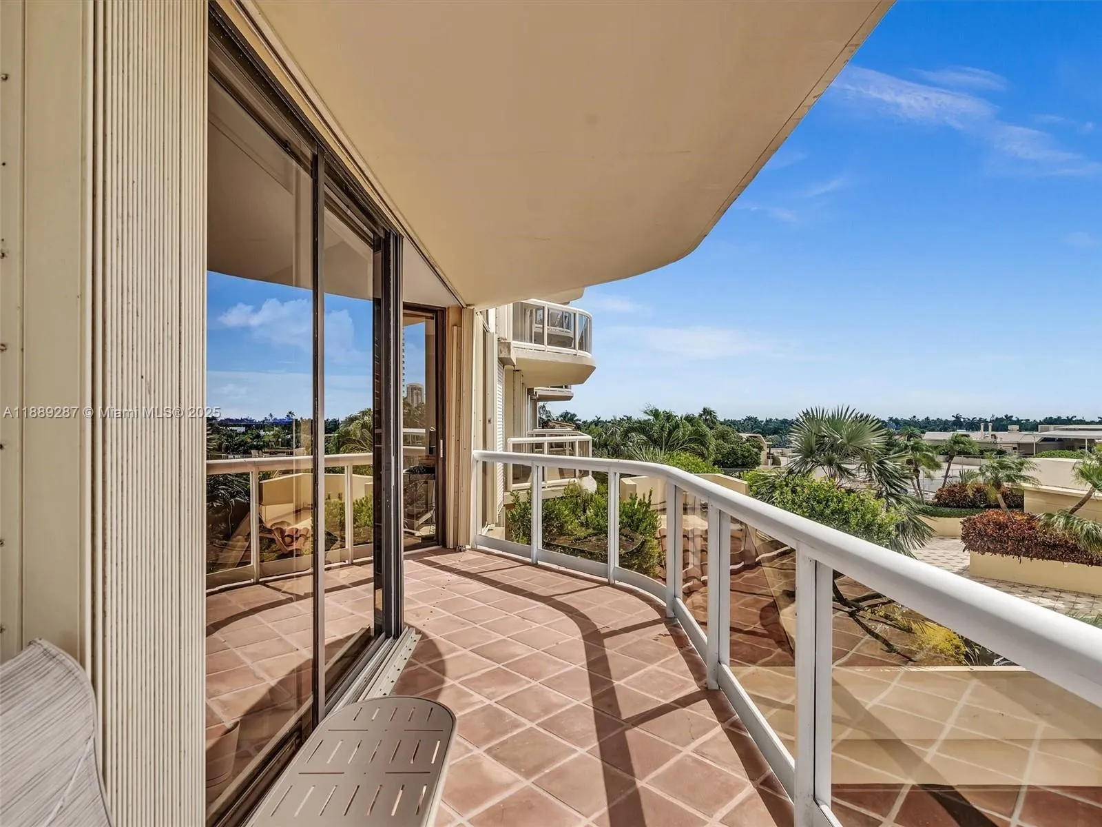 20191 E Country Club Dr, #511