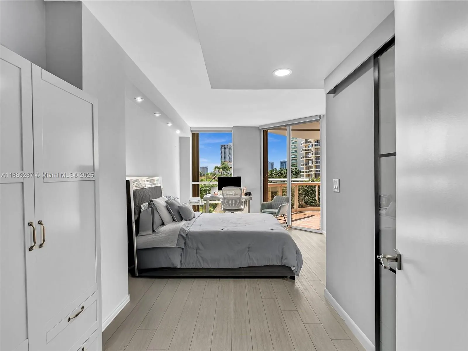 20191 E Country Club Dr, #511