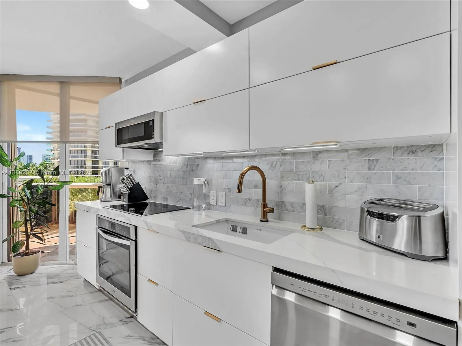 20191 E Country Club Dr, #511