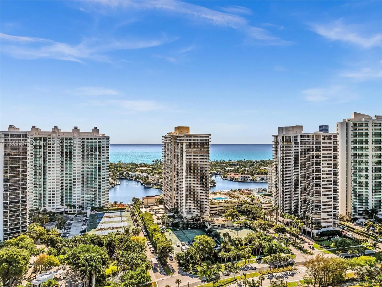 20191 E Country Club Dr, #511