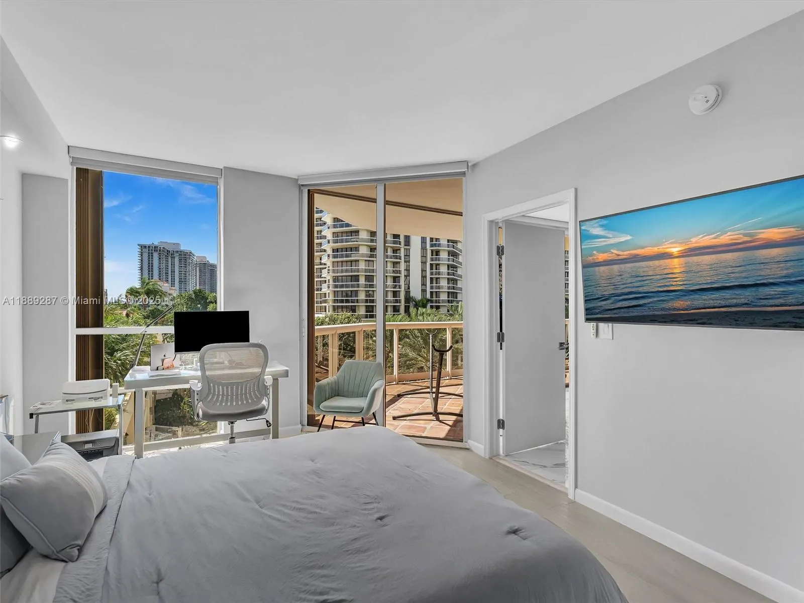 20191 E Country Club Dr, #511