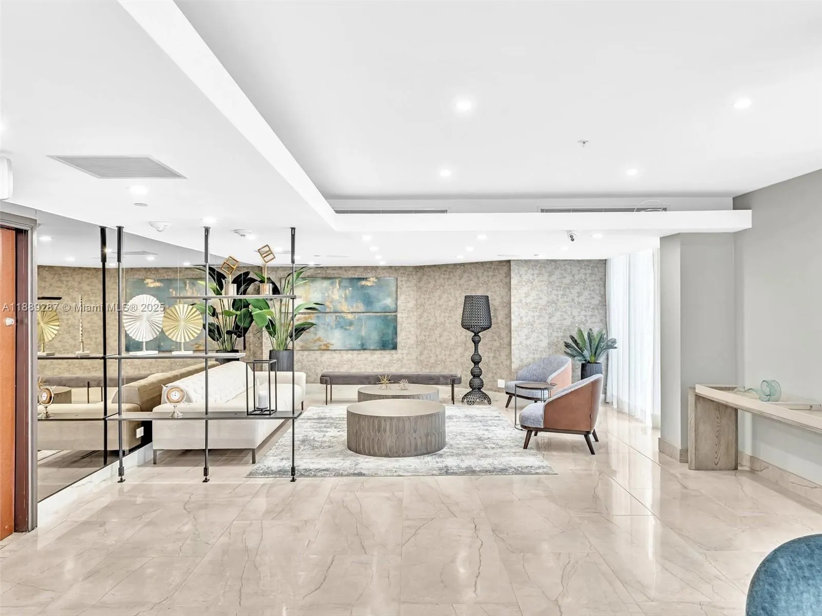 20191 E Country Club Dr, #511