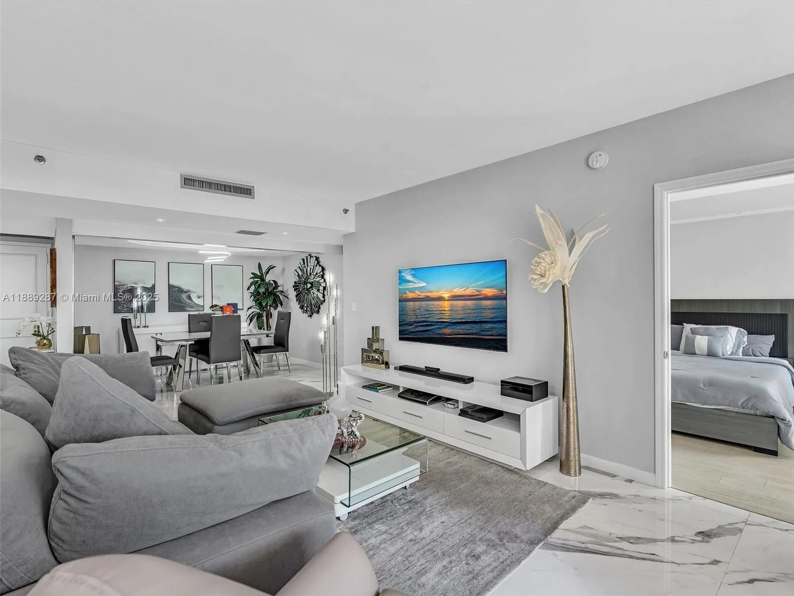 20191 E Country Club Dr, #511