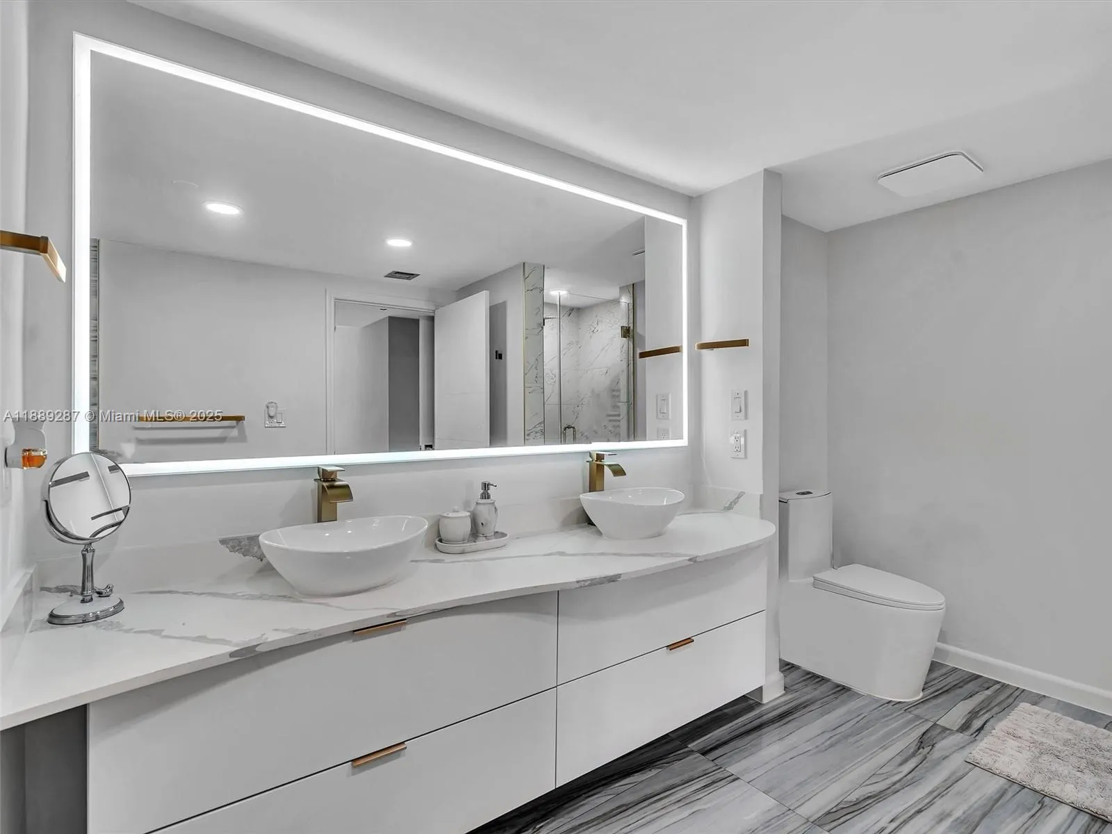 20191 E Country Club Dr, #511
