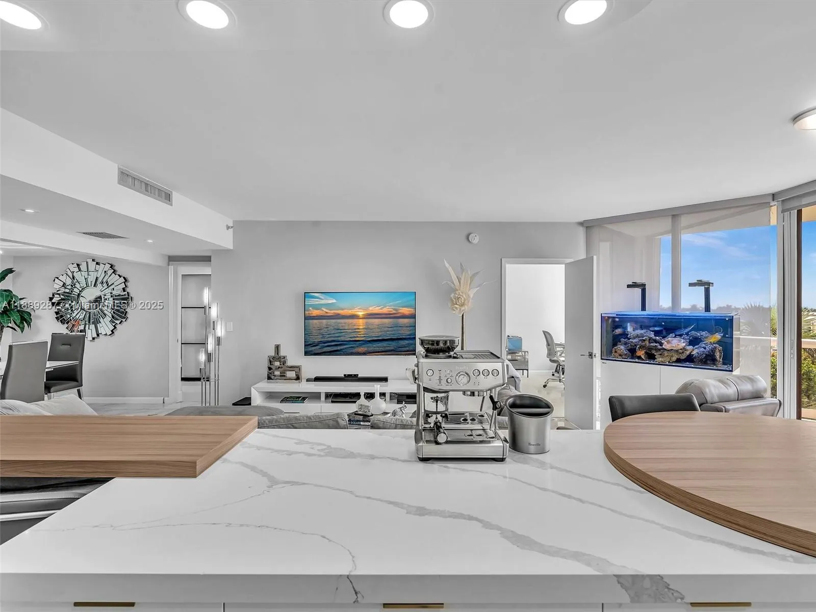 20191 E Country Club Dr, #511