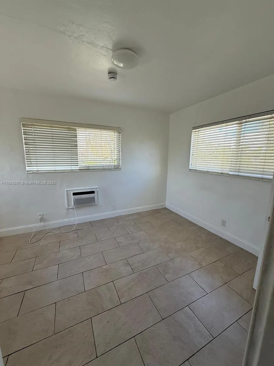 7155 Rue Notre Dame, #6