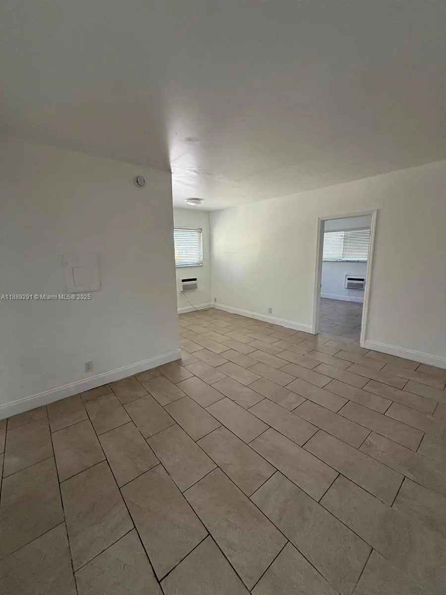 7155 Rue Notre Dame, #6