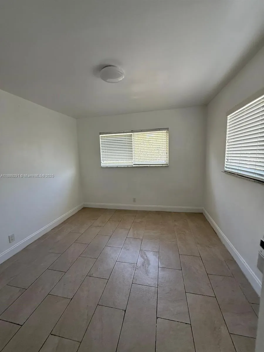 7155 Rue Notre Dame, #6