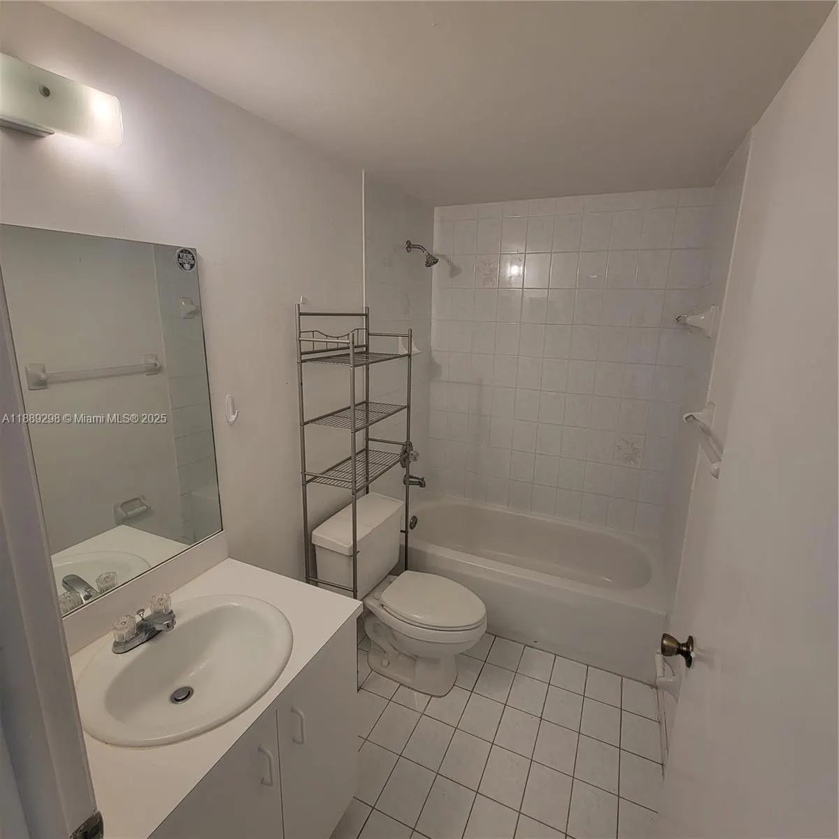 8019 Lake Dr, #102