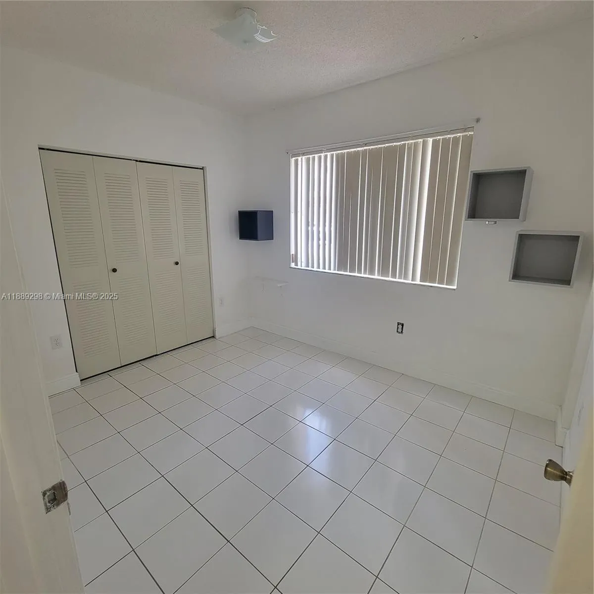 8019 Lake Dr, #102