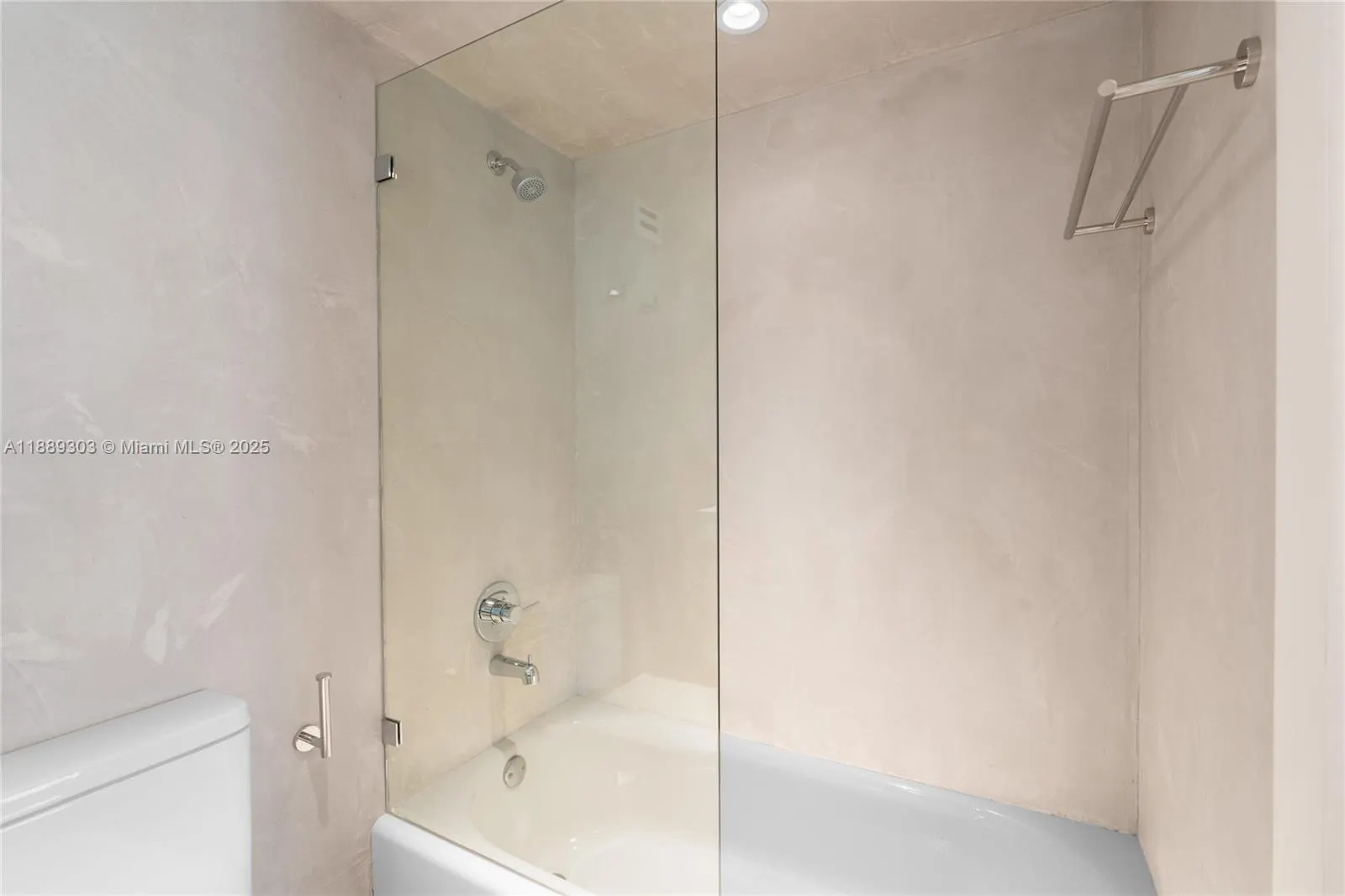 2655 Collins Ave, #2408