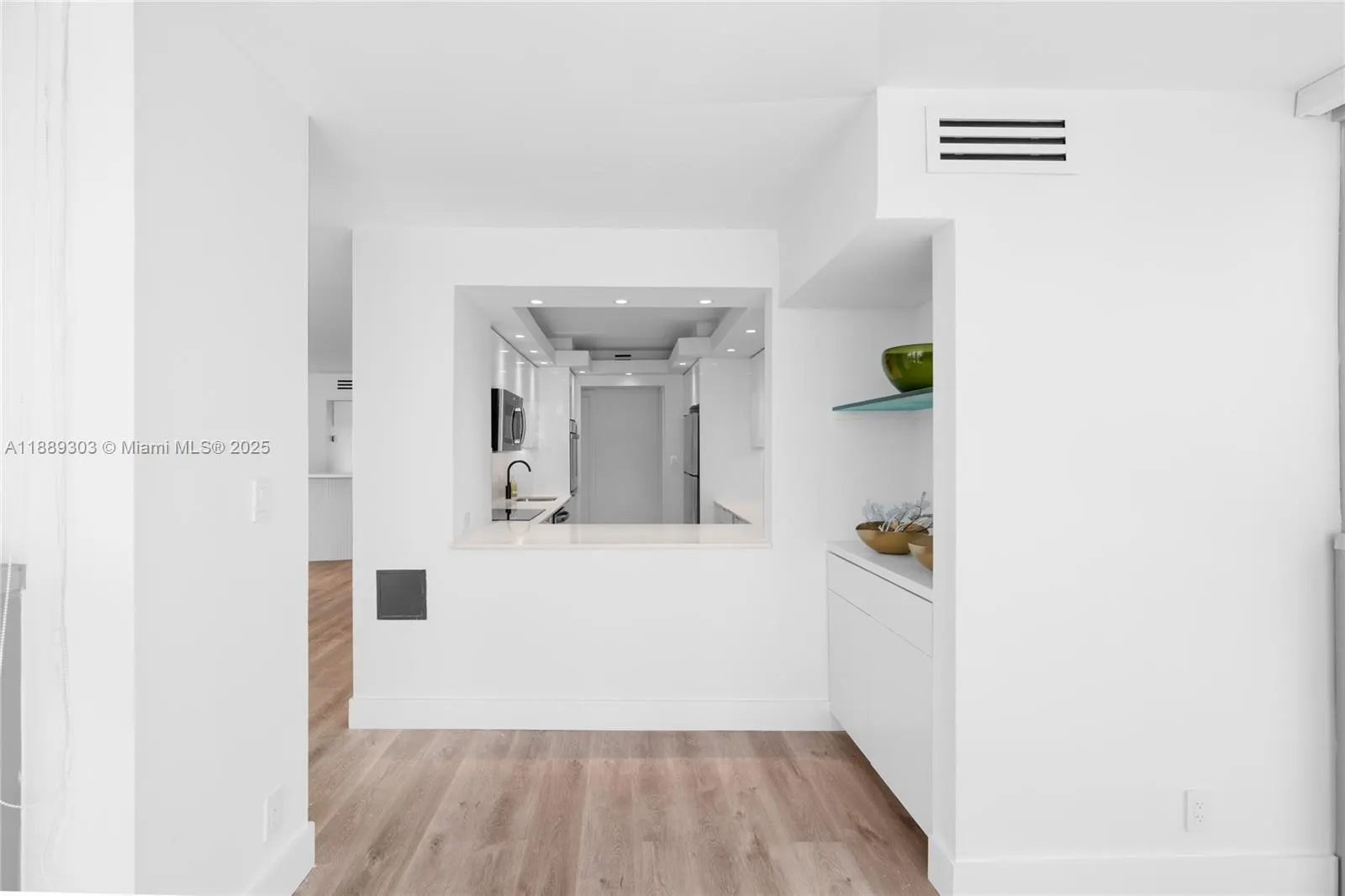 2655 Collins Ave, #2408