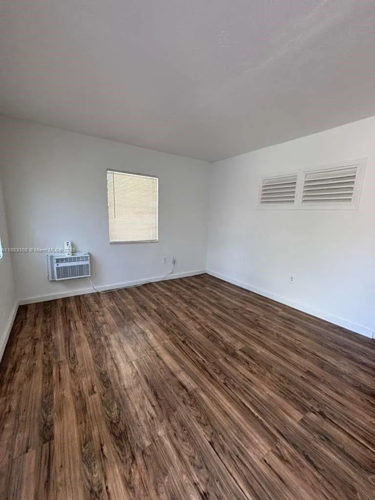 146 NE 55th St, #148