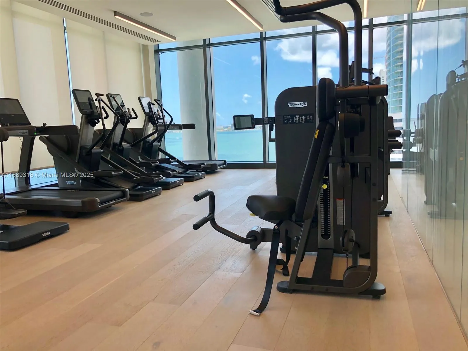 3131 NE 7TH AVENUE, #2705