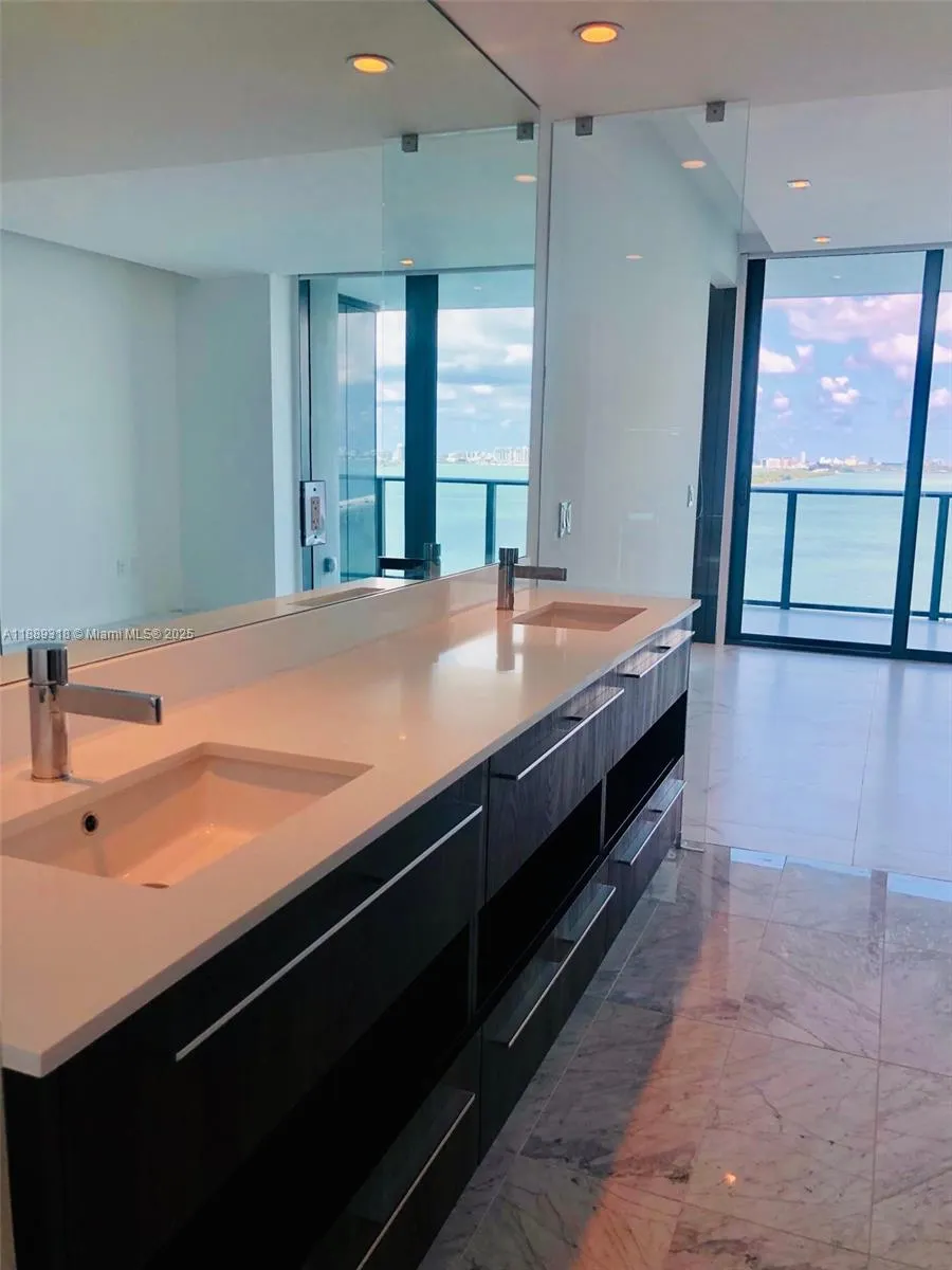 3131 NE 7TH AVENUE, #2705