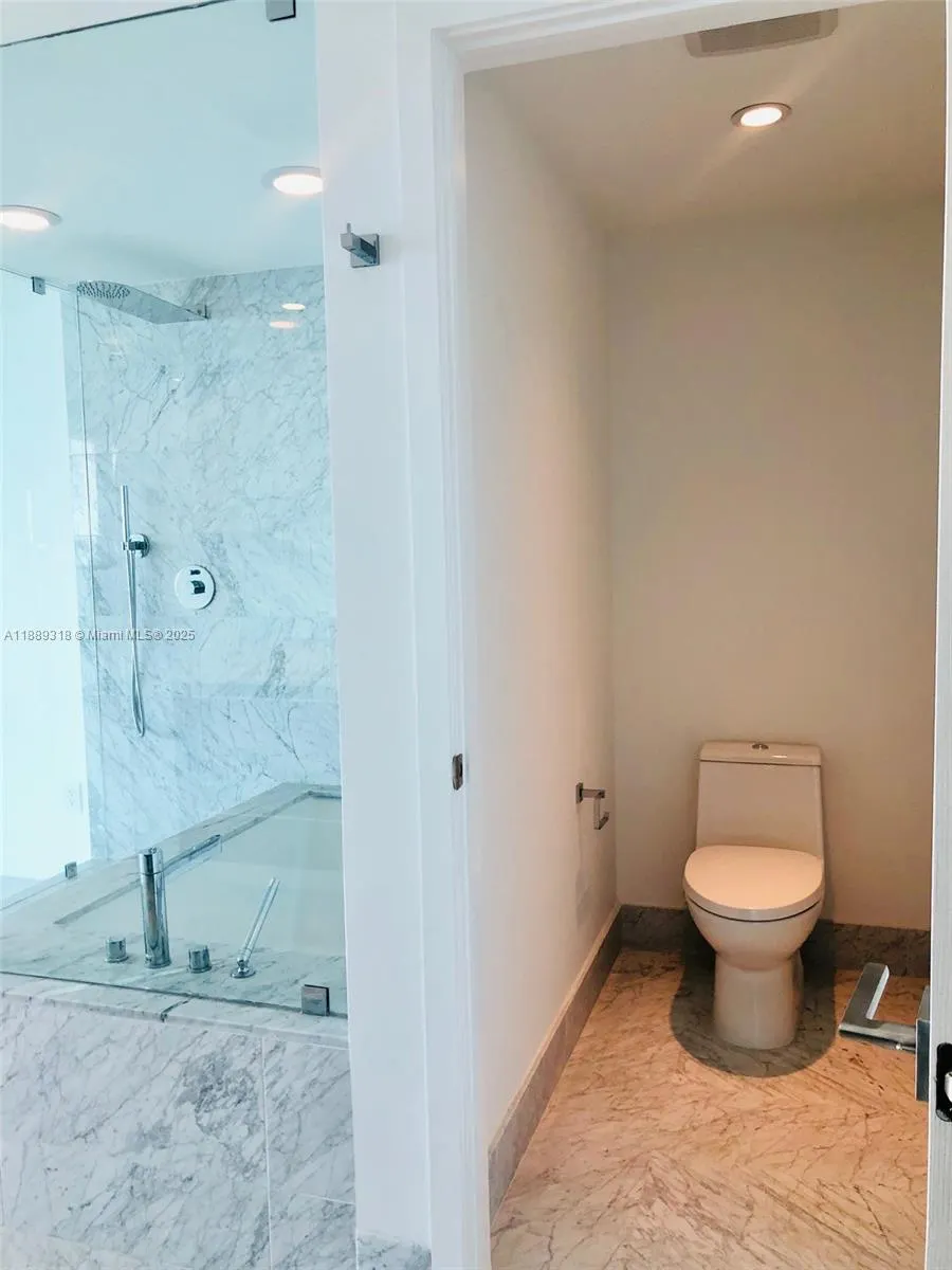 3131 NE 7TH AVENUE, #2705