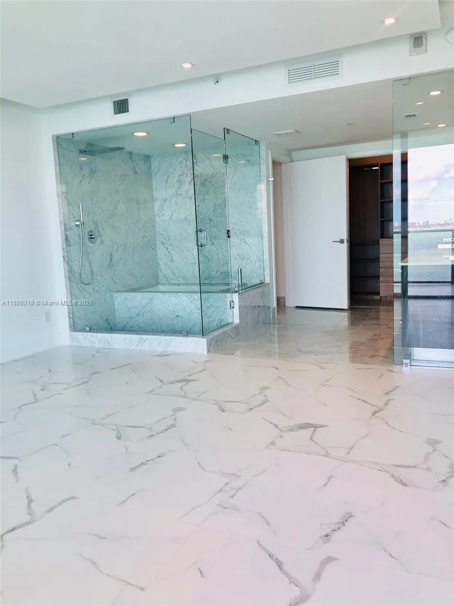 3131 NE 7TH AVENUE, #2705