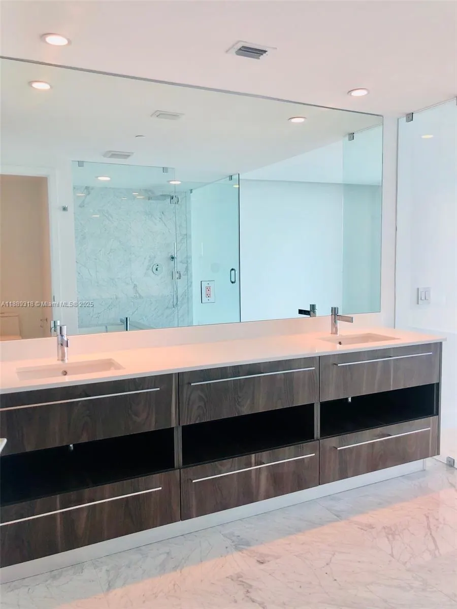 3131 NE 7TH AVENUE, #2705