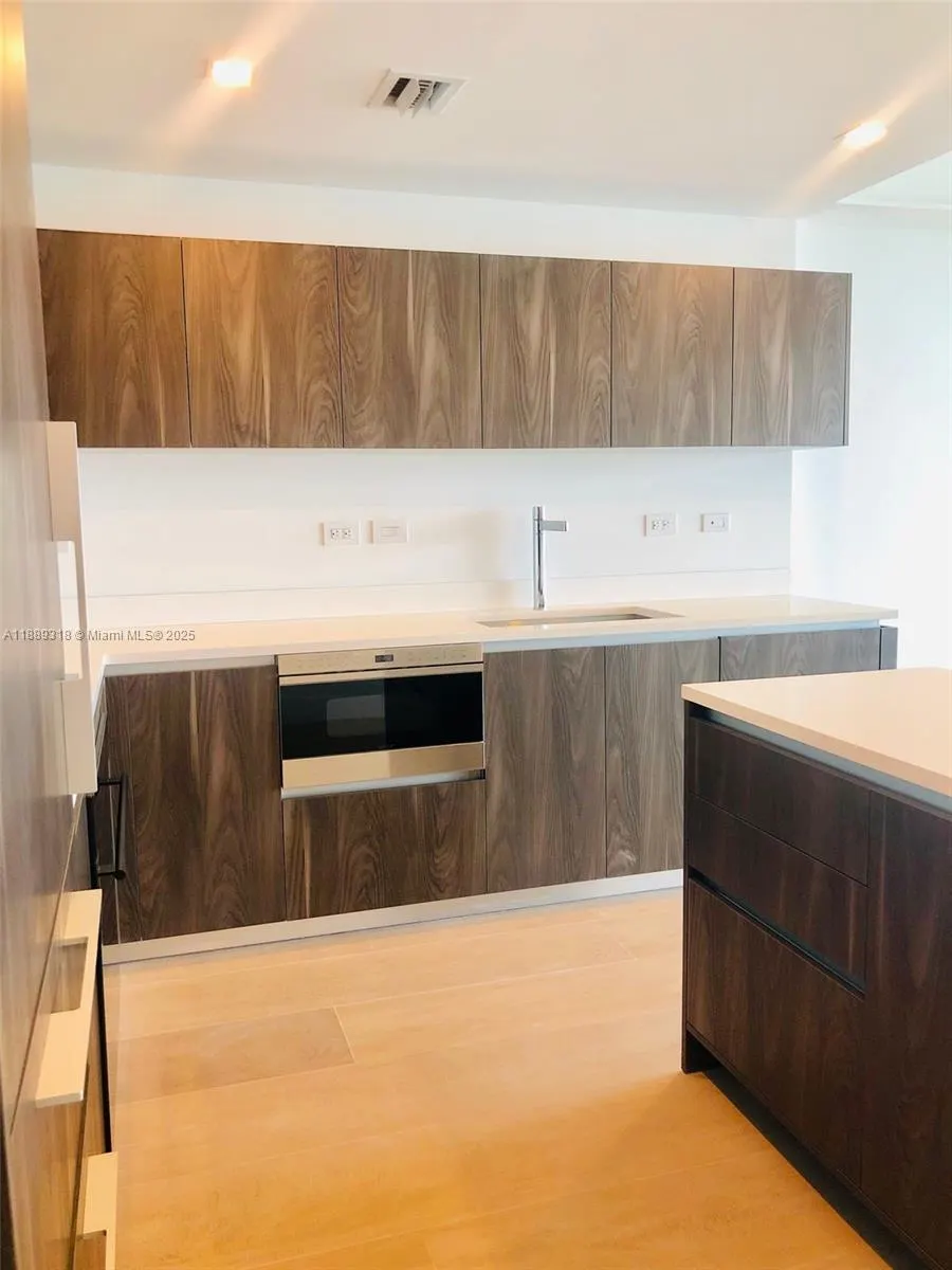 3131 NE 7TH AVENUE, #2705