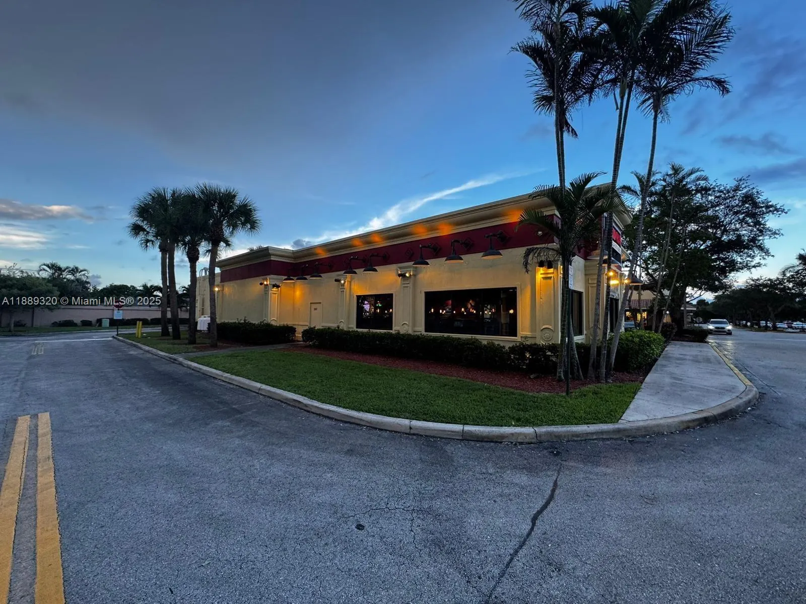 3825 W Hillsboro Blvd