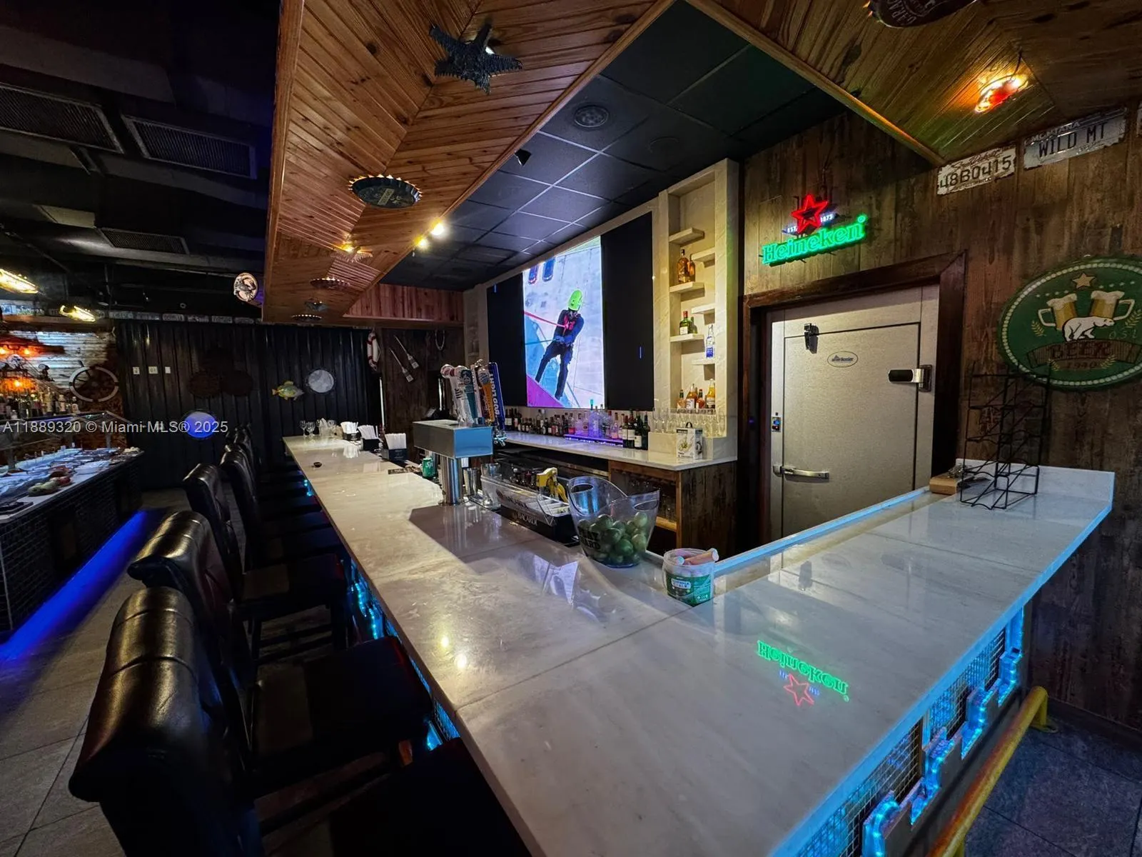 3825 W Hillsboro Blvd