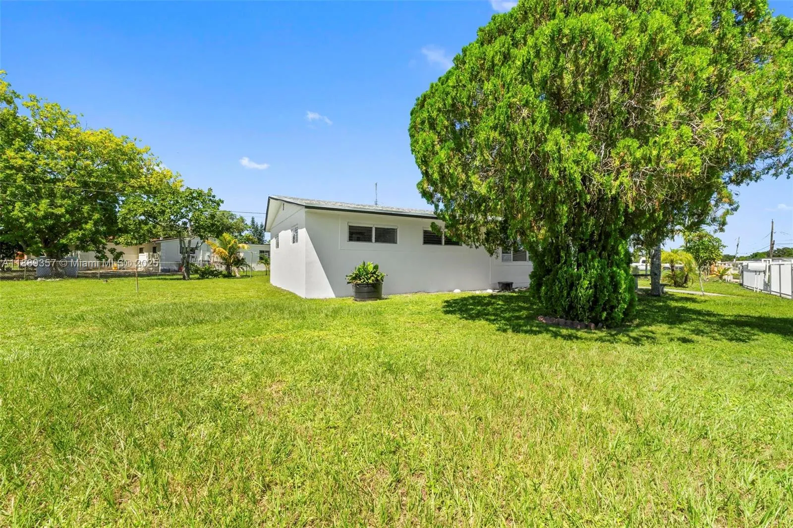 18800 NW 39th Ct