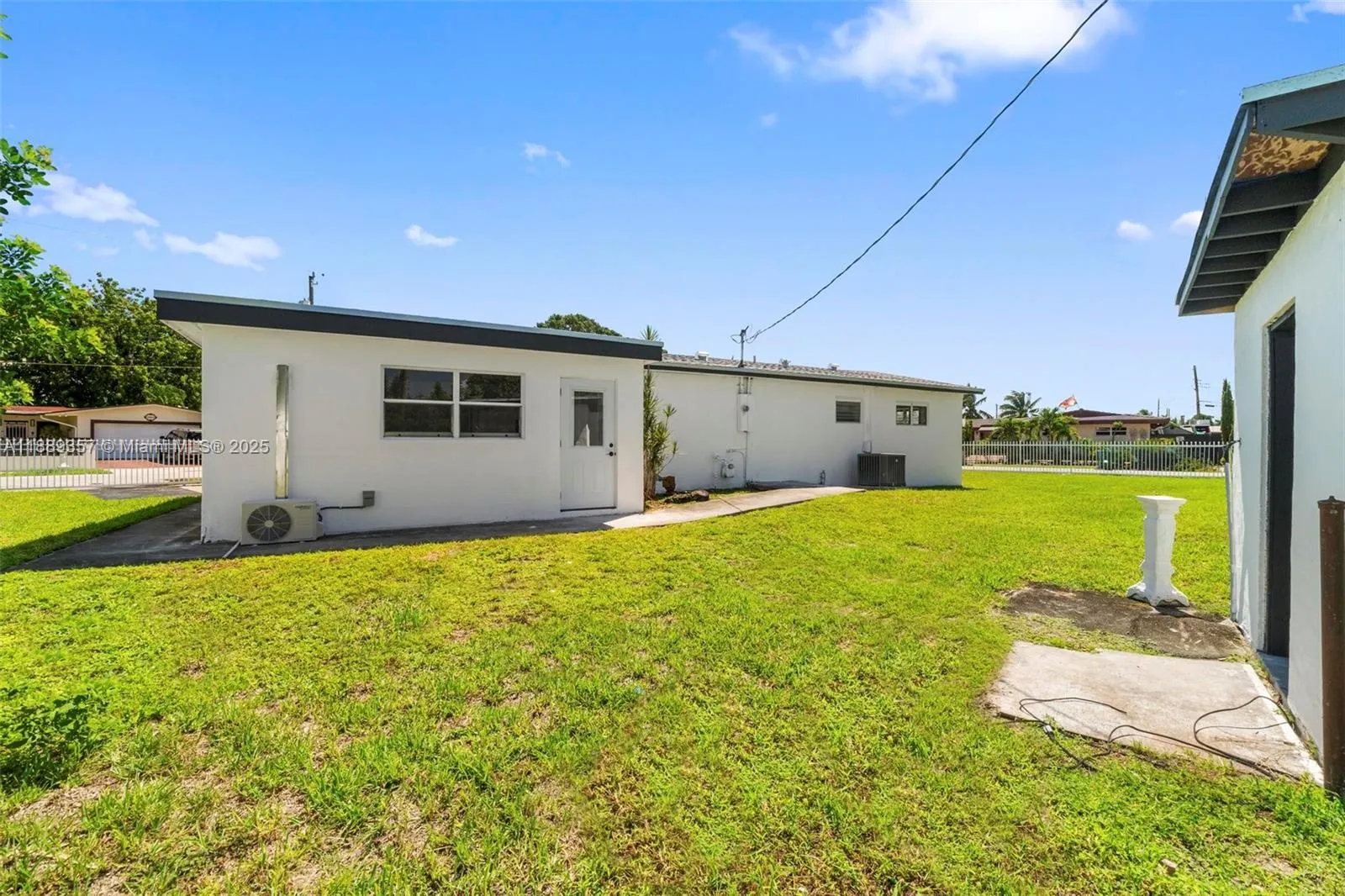 18800 NW 39th Ct