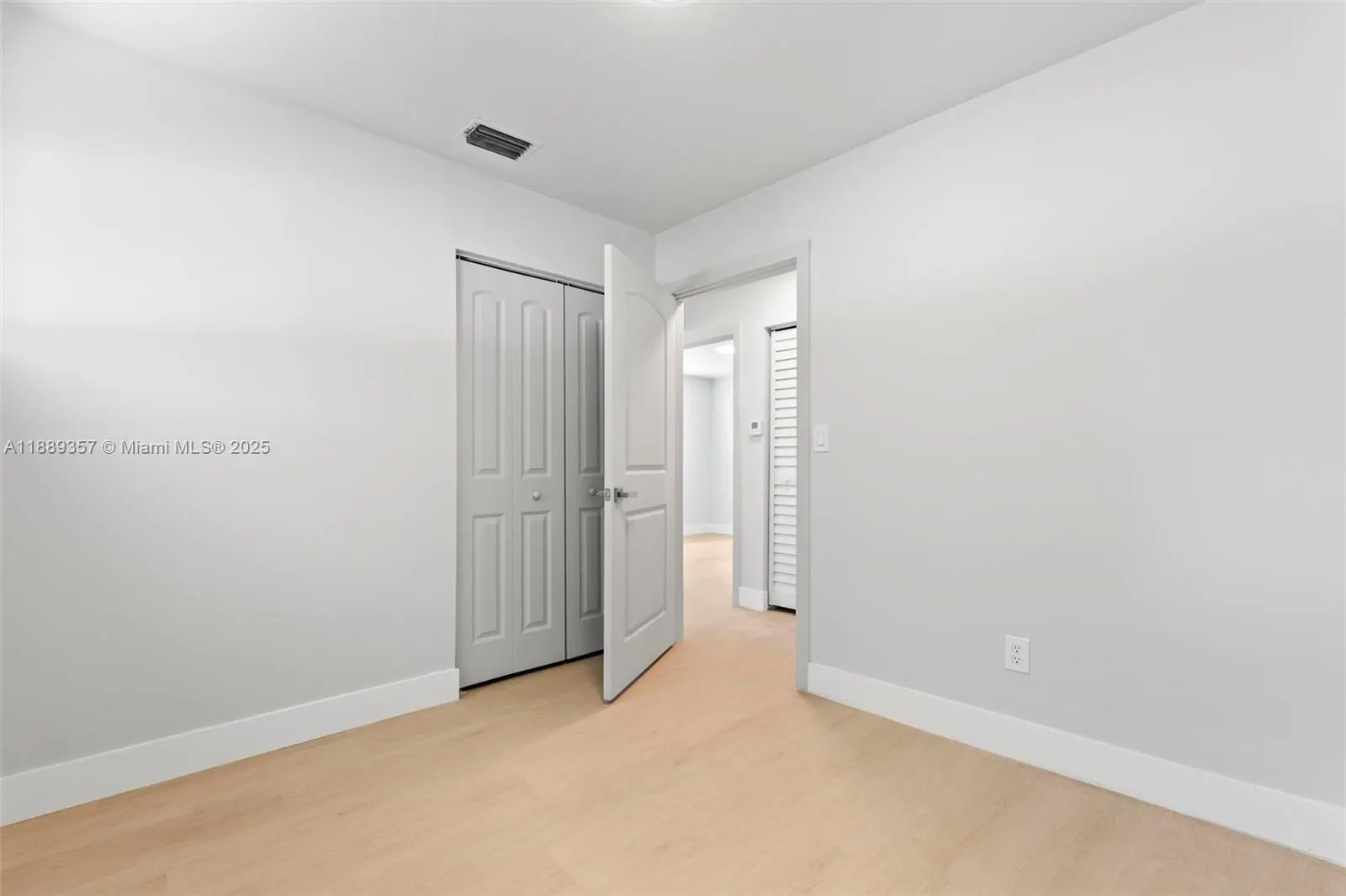 18800 NW 39th Ct