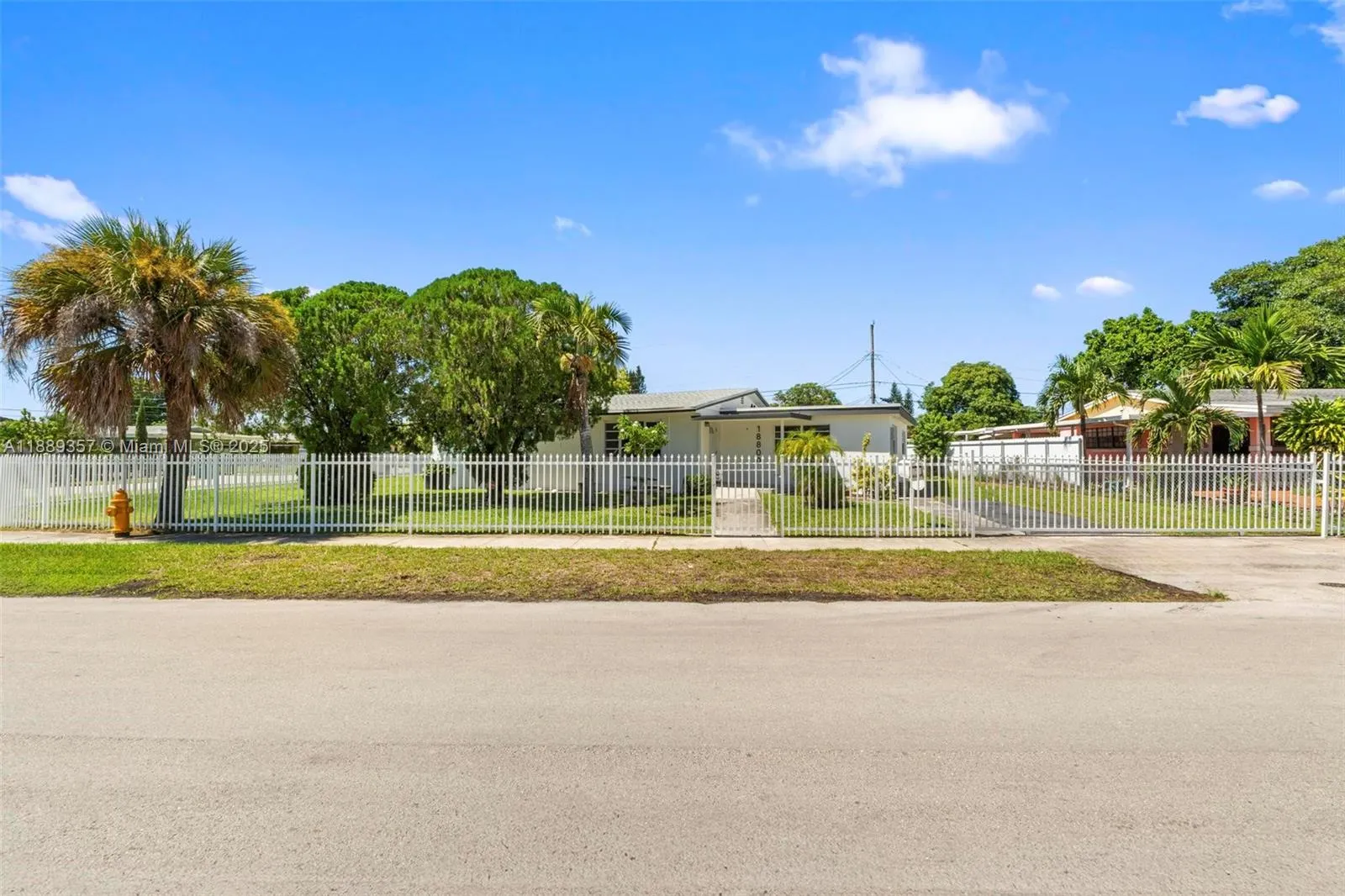18800 NW 39th Ct