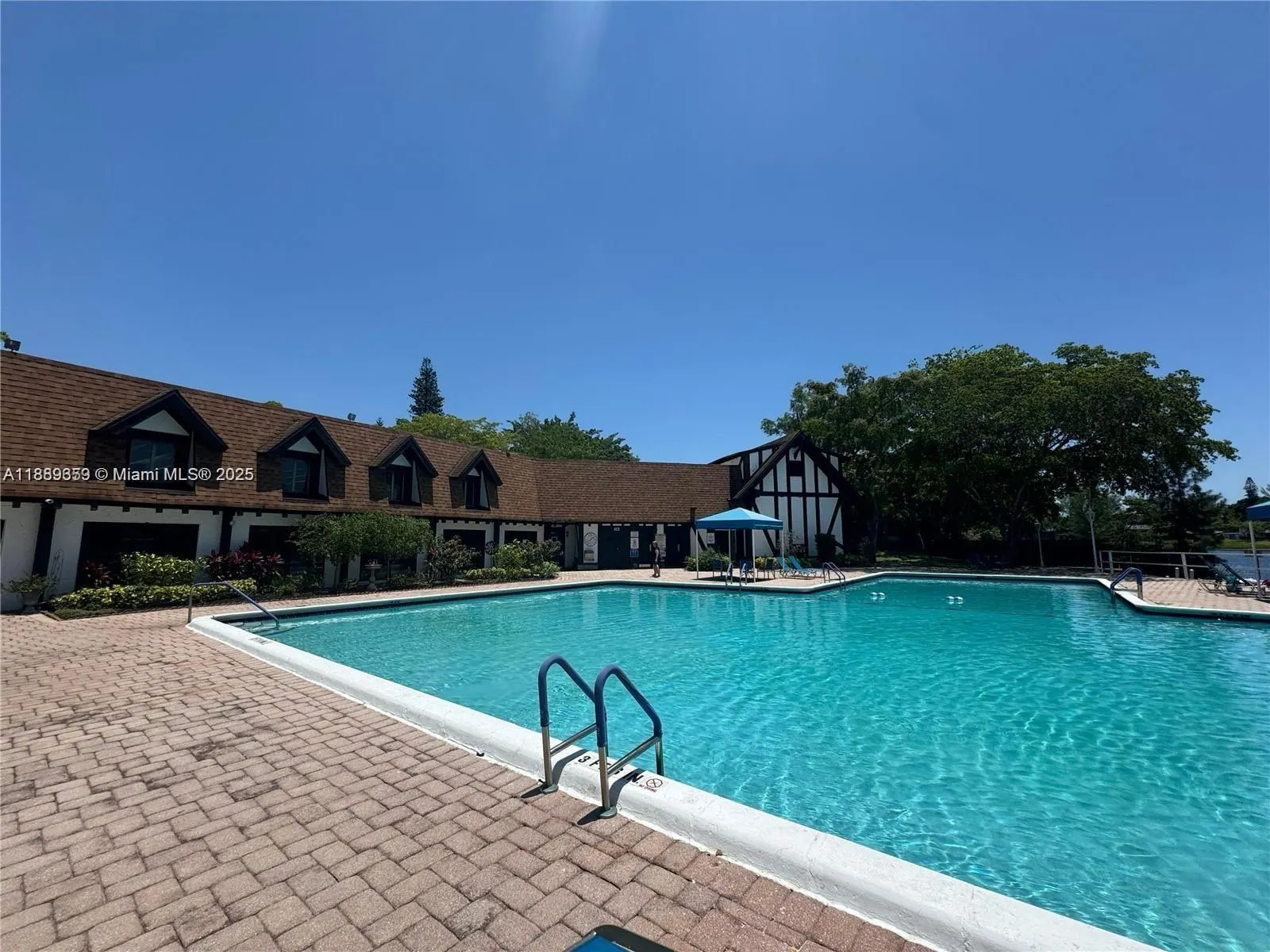 3720 Inverrary Dr, #1N