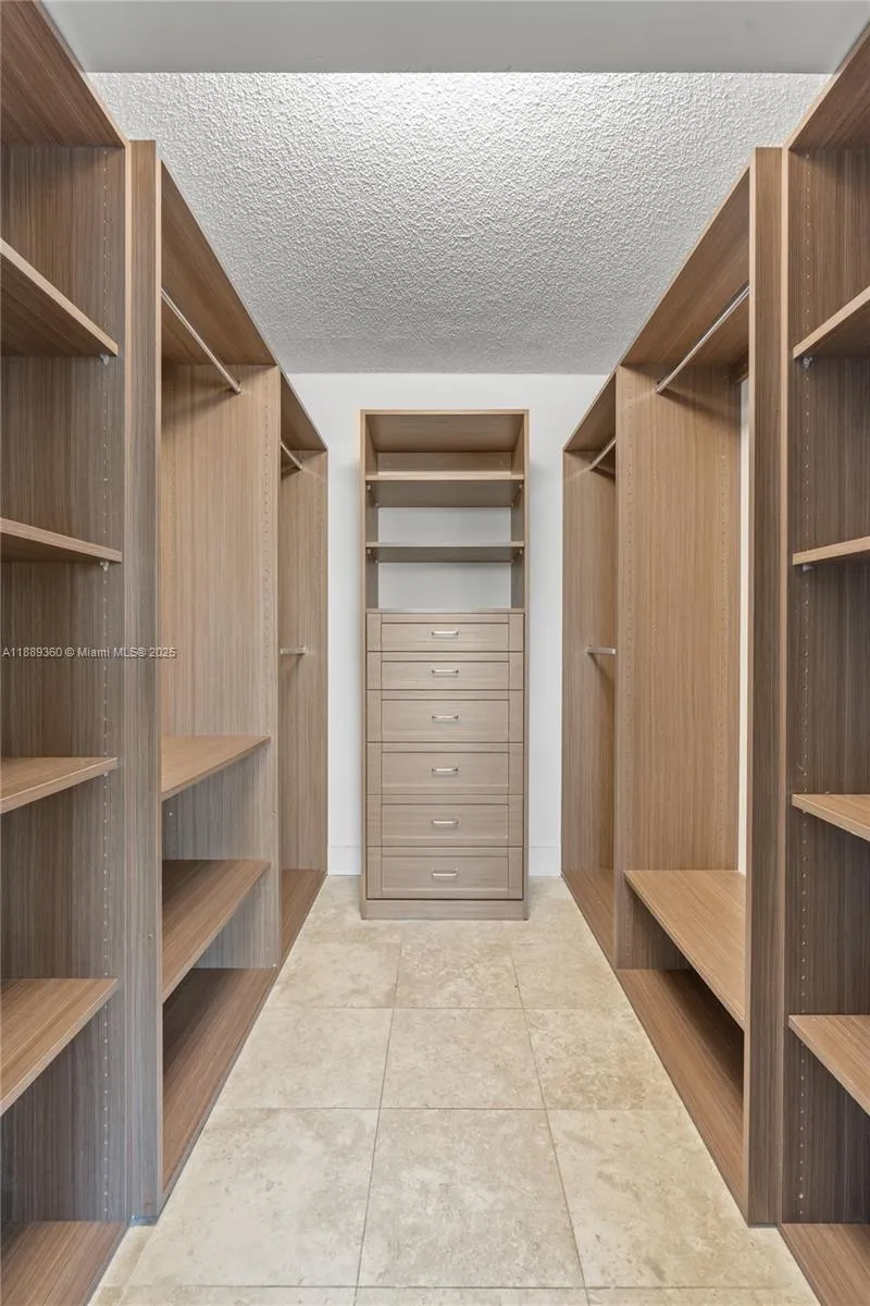 16565 NE 26th Ave, #6C
