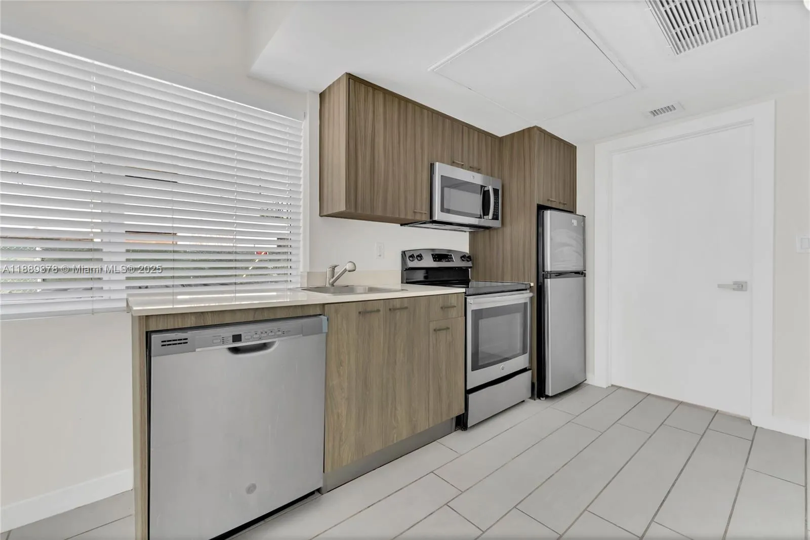 740 Meridian Ave, #18