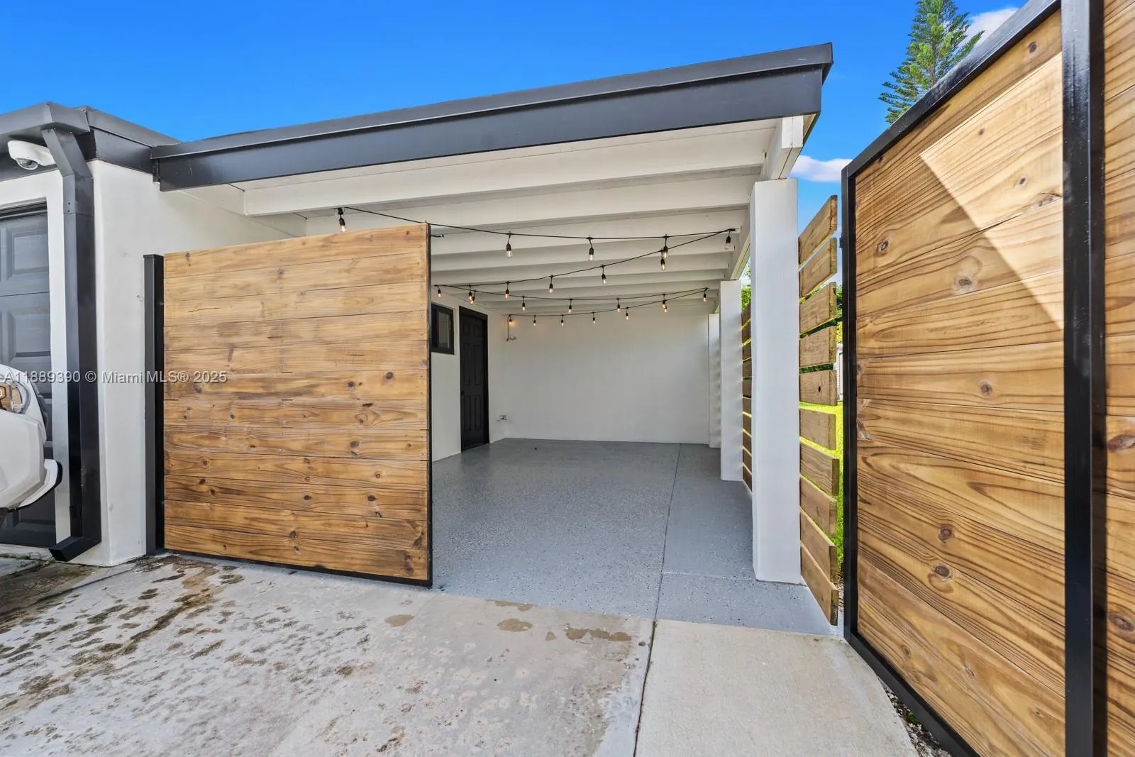 9370 Nassau Dr, #1